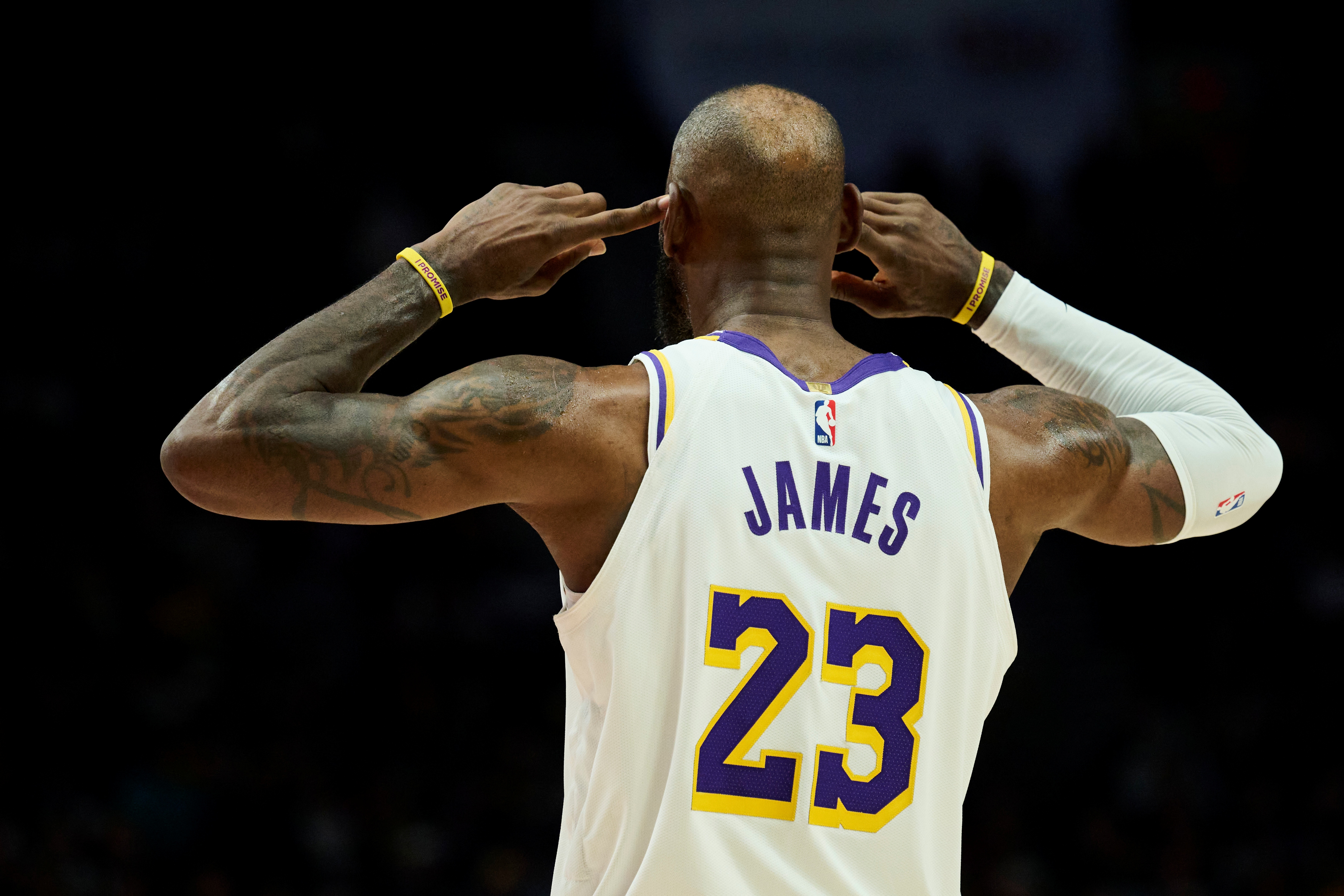世界杯比赛几点开始-ESPN：珍妮曾抱怨詹姆斯的自大 以及Klutch经纪公司对球队的控制